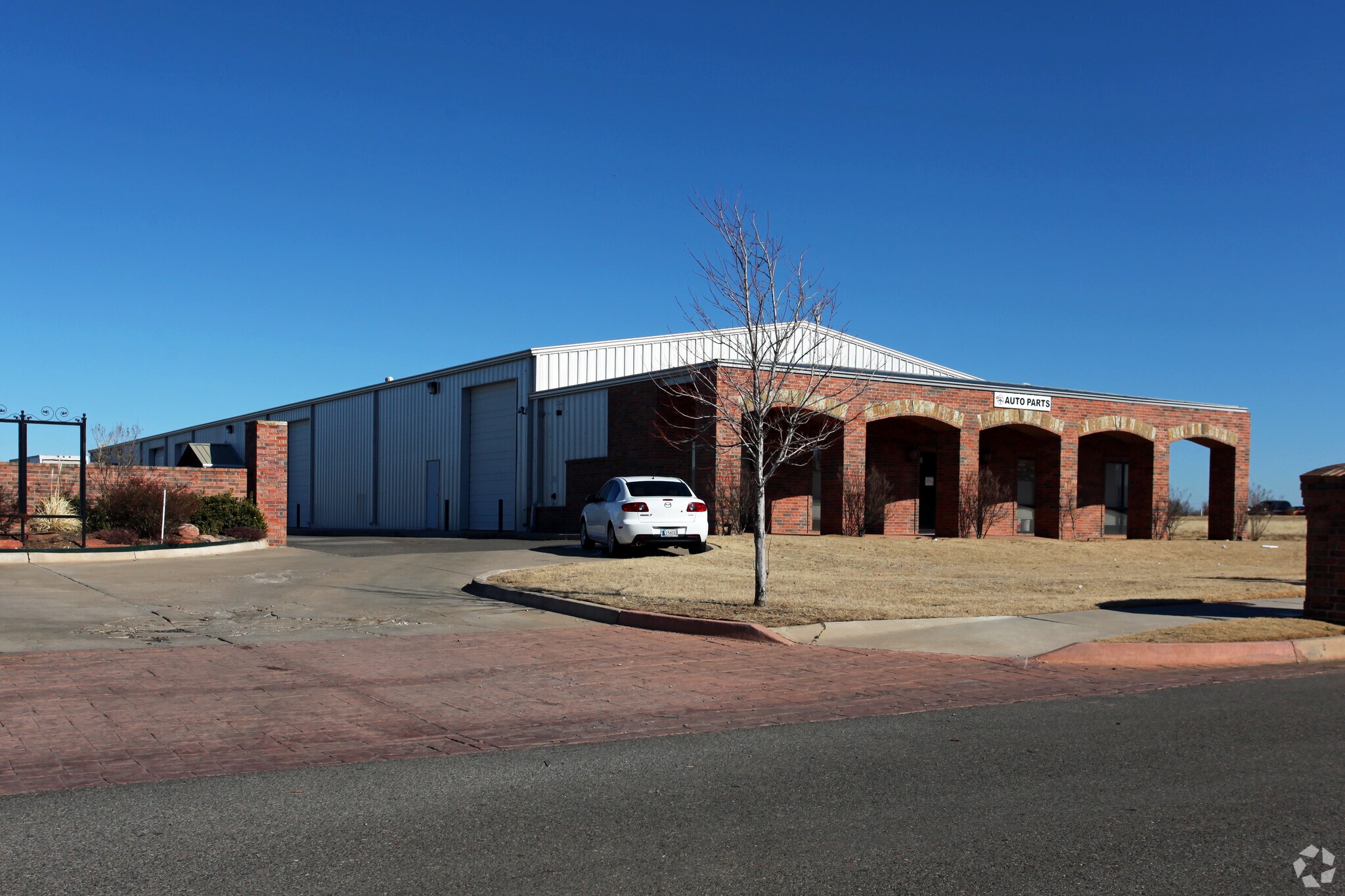 625 Enterprise Dr, Edmond, OK à louer Photo du bâtiment- Image 1 de 4