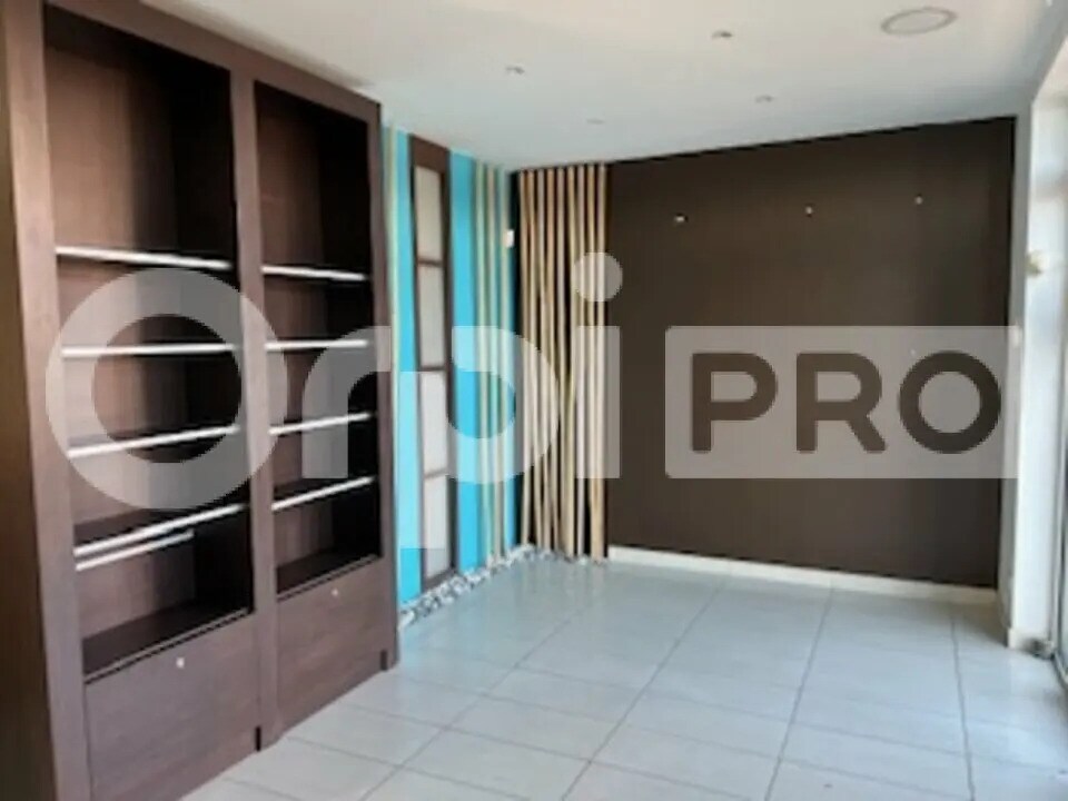 Retail in Villefranche-sur-Saône for lease Interior Photo- Image 1 of 10