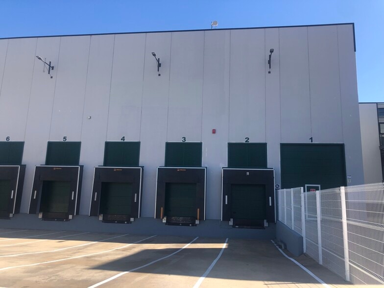 Carrer Mas de Porchinos, 3, Riba-roja de Túria, Valencia for lease - Primary Photo - Image 3 of 23