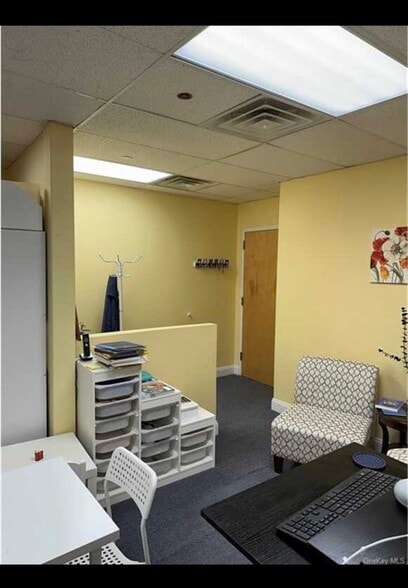 275 N Middletown Rd, Pearl River, NY for lease - Building Photo - Image 3 of 10