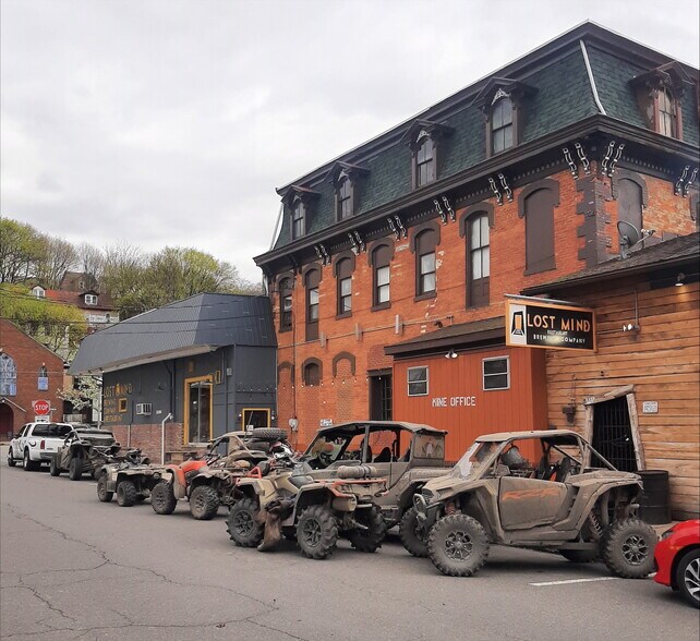 100 S Market St, Shamokin, PA à vendre - Photo du bâtiment - Image 3 de 3