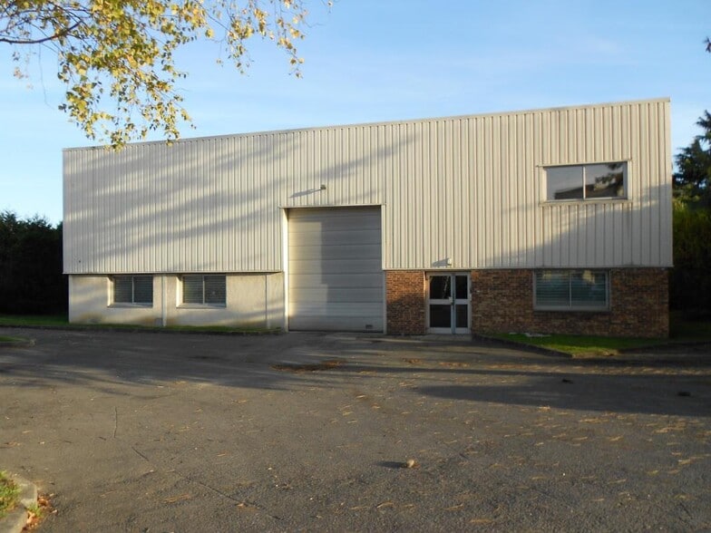 Flex in Les Ulis for lease - Building Photo - Image 2 of 10