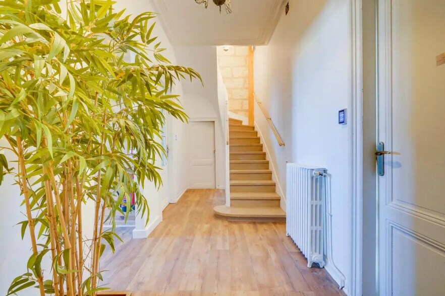 Office in Le Bouscat for lease - Building Photo - Image 2 of 8