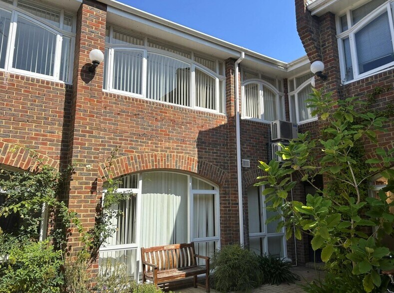 Bramber Rd, Londres à vendre - Photo du bâtiment - Image 3 de 7