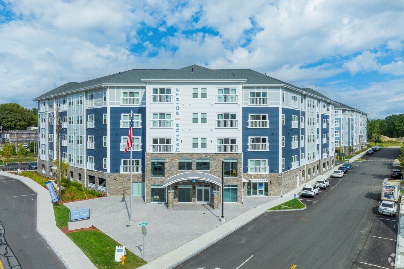 4 Sanders St, Nashua, NH for lease Building Photo- Image 1 of 3