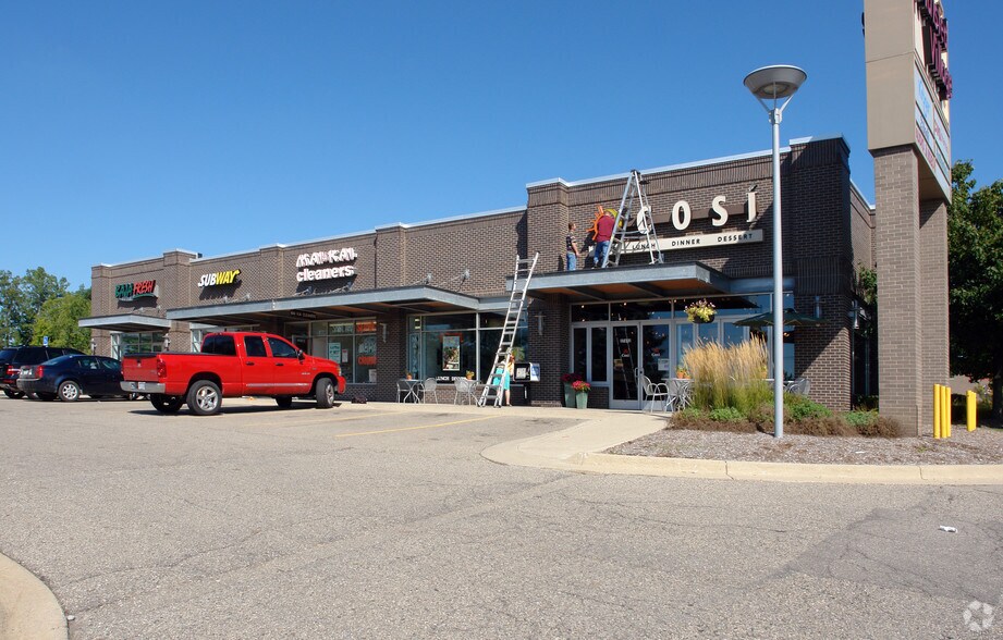 37530-37700 W Twelve Mile Road, Farmington Hills, MI à louer - Photo du bâtiment - Image 3 de 4