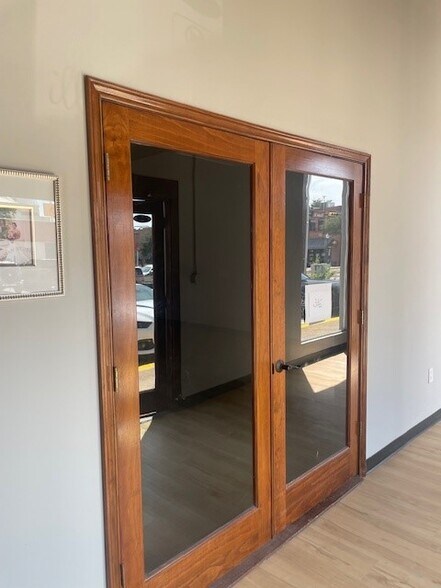 530 S Main St, Grapevine, TX à louer - Photo du bâtiment - Image 2 de 12