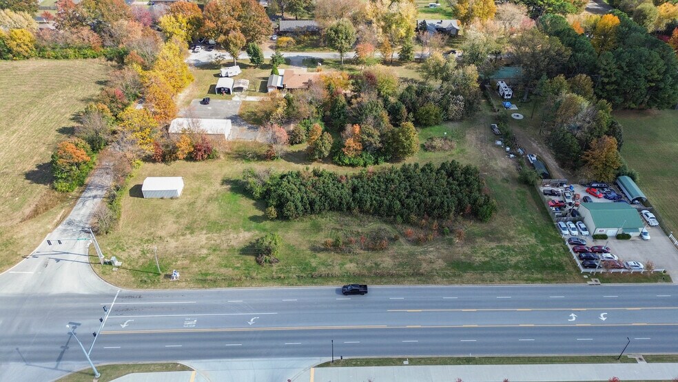 Dixieland, Lowell, AR à vendre - Photo du bâtiment - Image 3 de 24