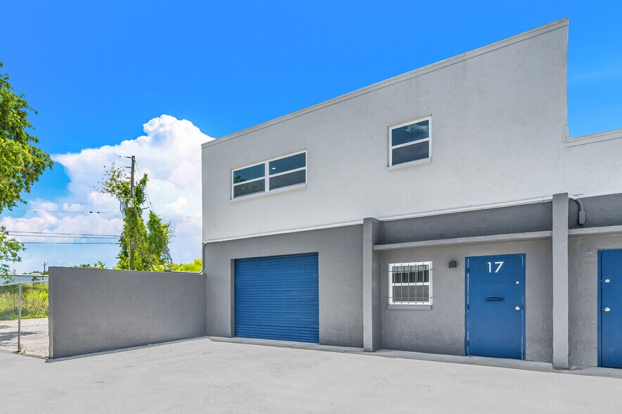 12950 58th St N, Clearwater, FL à louer - Photo du bâtiment - Image 2 de 14