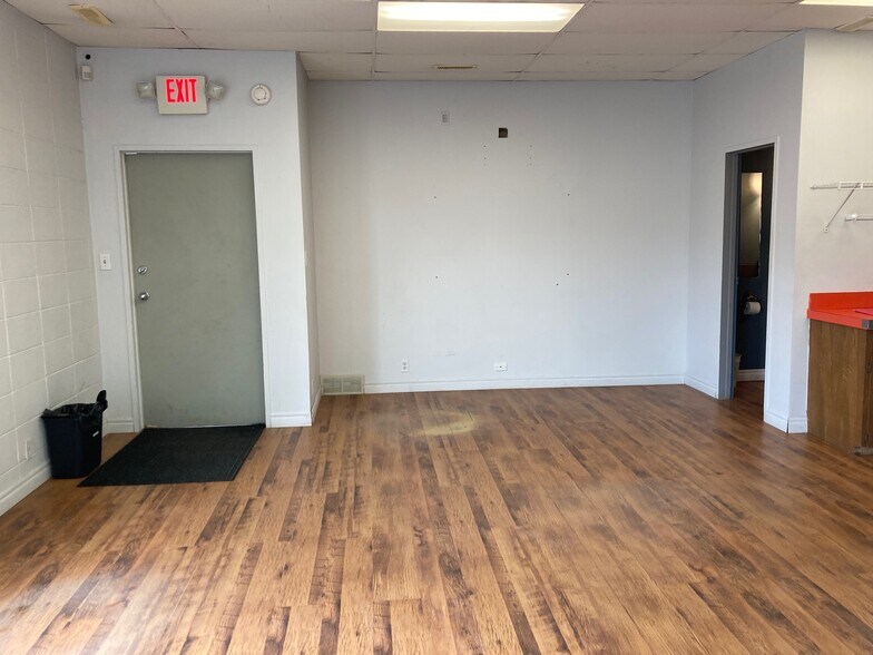 4213 16A St SE, Calgary, AB à vendre - Photo du bâtiment - Image 3 de 18