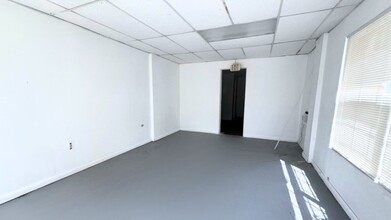 1527 W Flagler St, Miami, FL for lease Interior Photo- Image 2 of 6