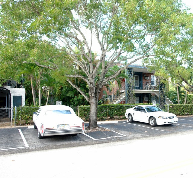 608 SE 6th St, Fort Lauderdale, FL for lease - Building Photo - Image 2 of 9