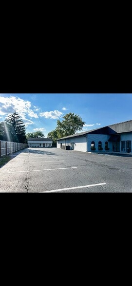 4611 N Wheeling Ave, Muncie, IN for lease - Building Photo - Image 3 of 12