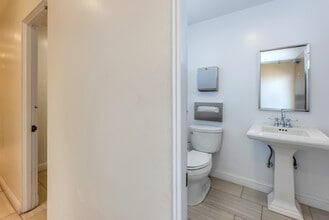 9024 W Olympic Blvd, Beverly Hills, CA à louer Photo intérieure- Image 2 de 13