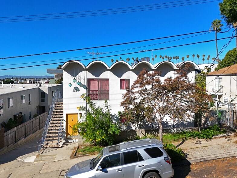 1331 Sutherland St, Los Angeles, CA à vendre - Photo du bâtiment - Image 2 de 9