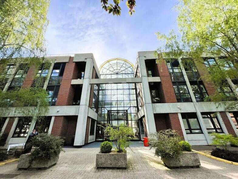 Bureau dans Évry-Courcouronnes à louer - Photo du bâtiment - Image 1 de 16
