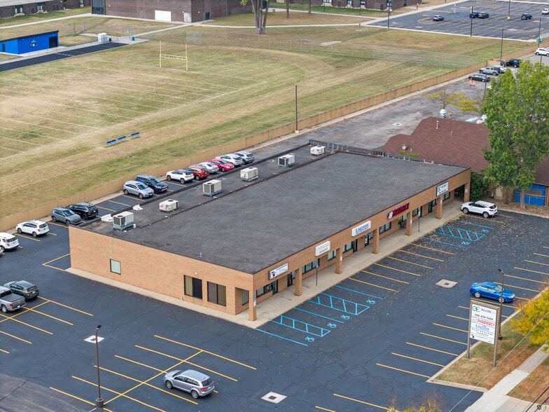 28565-28585 Schoenherr Rd, Warren, MI for lease - Building Photo - Image 3 of 35