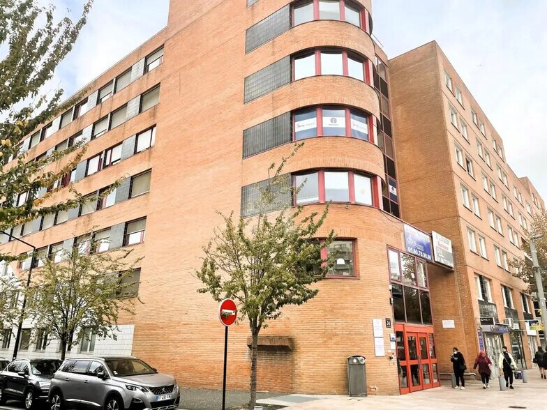 Bureau dans Évry-Courcouronnes à louer - Photo du bâtiment - Image 2 de 12