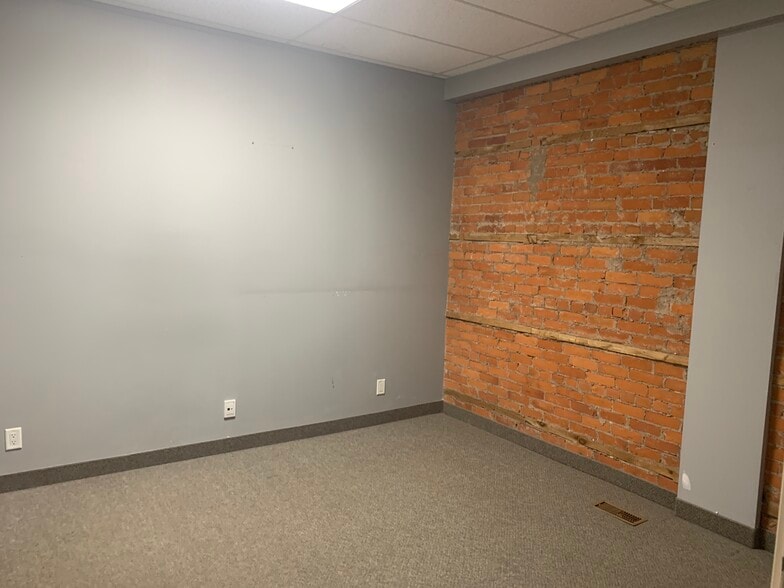 356-358 Main St E, Hamilton, ON à louer - Photo intérieure - Image 3 de 25