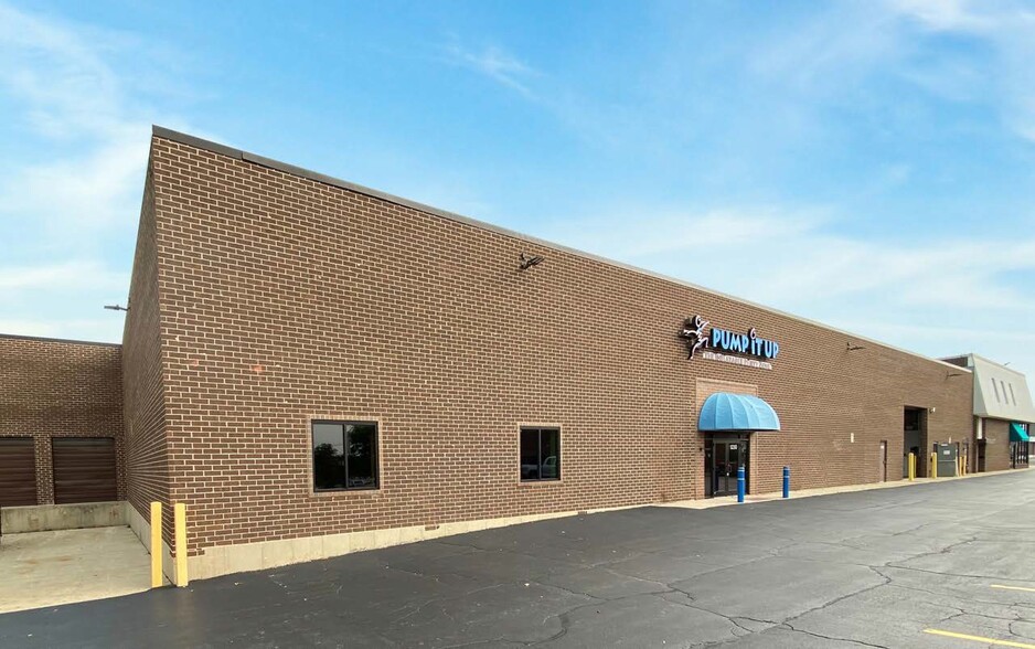 1230-1234 N Roselle Rd, Schaumburg, IL for lease - Building Photo - Image 2 of 4