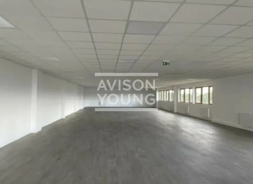 Flex in Stains for lease - Interior Photo - Image 3 of 4