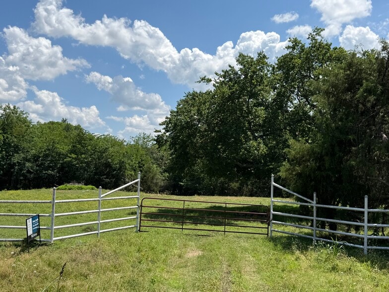 000 Farm Road 499, Cumby, TX à vendre - Photo du bâtiment - Image 2 de 11