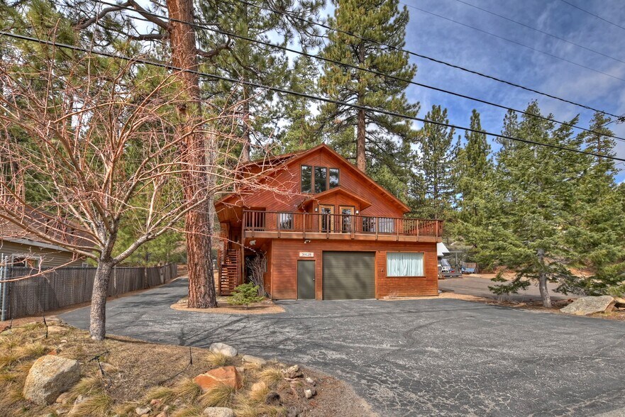 39128 N Shore Dr, Fawnskin, CA à vendre - Photo du bâtiment - Image 1 de 71