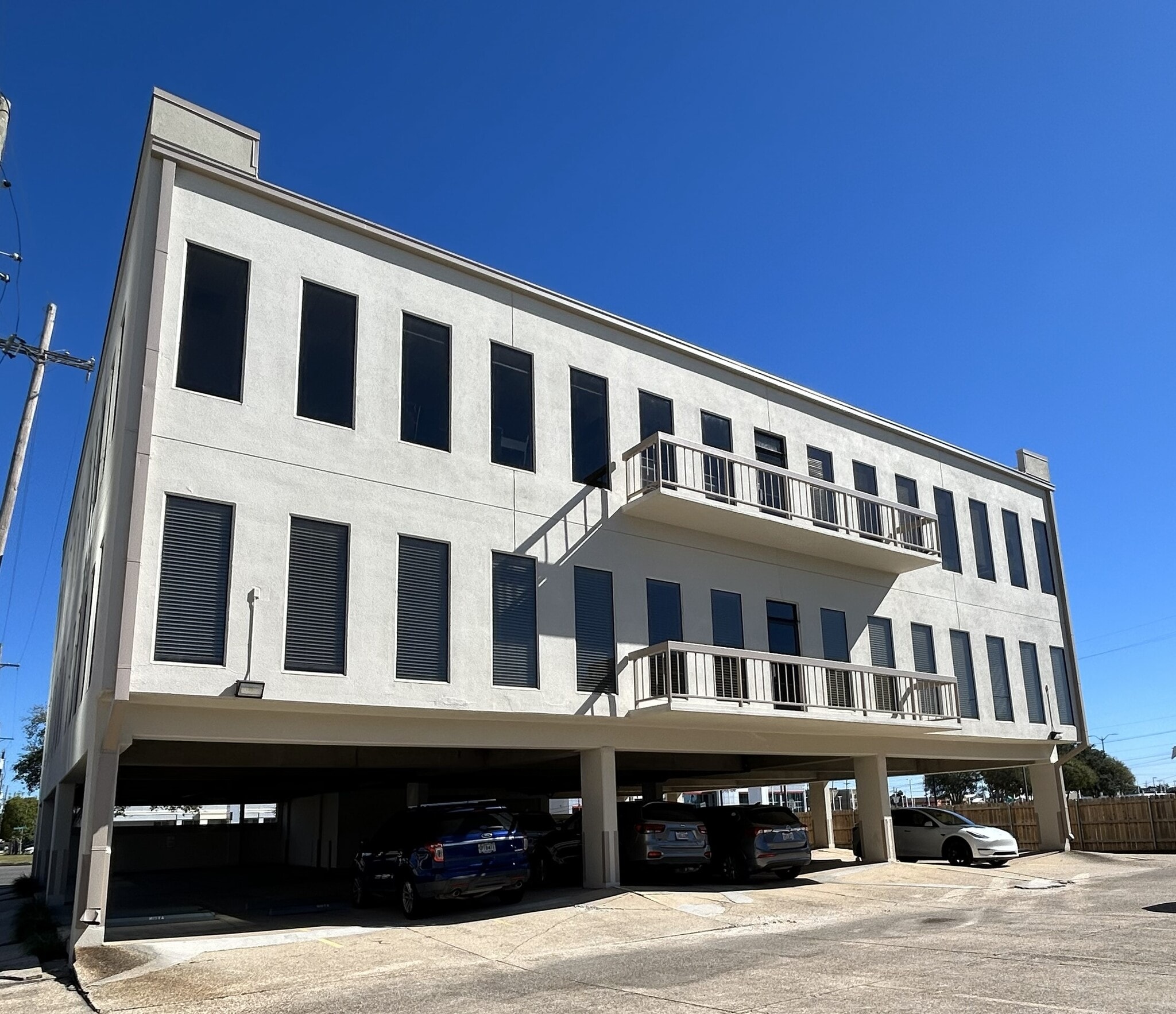 3748 N Causeway Blvd, Metairie, LA for lease Building Photo- Image 1 of 3