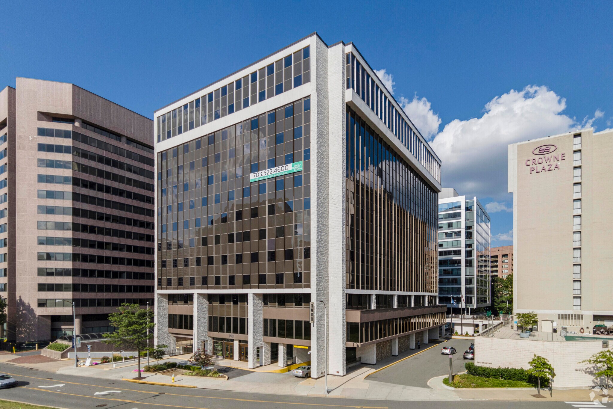 1401 S Clark St, Arlington, VA à louer Photo du bâtiment- Image 1 de 8
