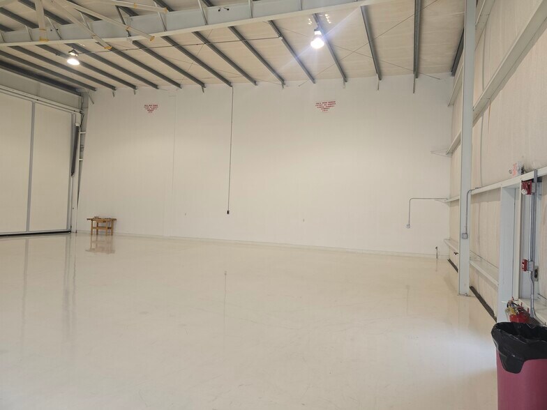 711 Ramp Rd, Naples, FL à vendre - Photo du bâtiment - Image 3 de 12