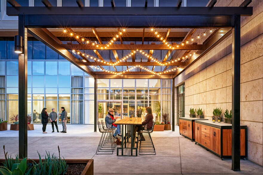 444 Castro St, Mountain View, CA à louer - Photo du bâtiment - Image 3 de 13