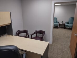 801 W Bay Dr, Largo, FL à louer Photo intérieure- Image 2 de 11