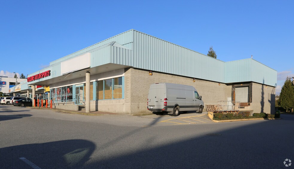 1020 Austin Ave, Coquitlam, BC à louer - Photo du bâtiment - Image 3 de 4