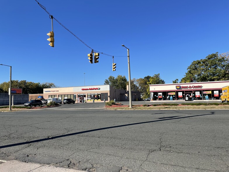 701-721 Main St, East Hartford, CT for sale - Building Photo - Image 1 of 1