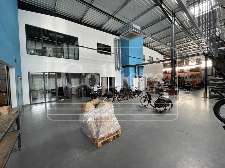 Flex in Miramas for lease - Interior Photo - Image 2 of 10