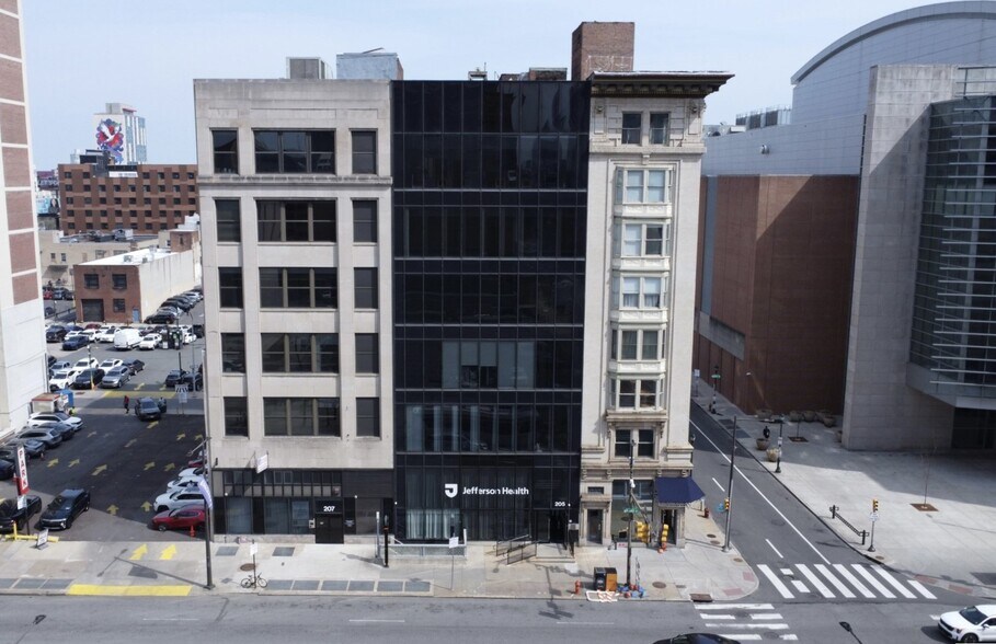 205 N Broad St, Philadelphia, PA à louer - Photo du bâtiment - Image 1 de 7