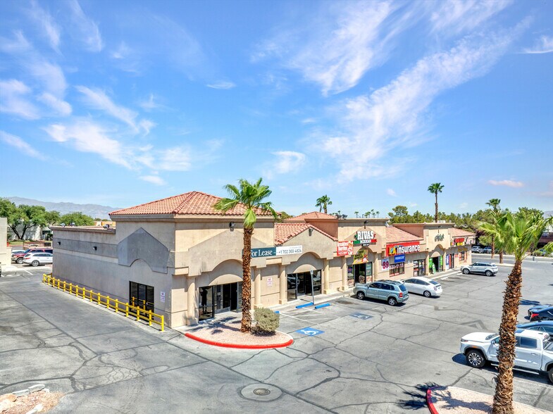 6700 W Charleston Blvd, Las Vegas, NV à louer - Photo du bâtiment - Image 3 de 7