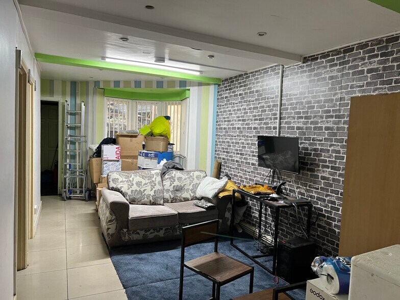 116 Mile End Rd, Londres à louer - Photo intérieure - Image 3 de 5