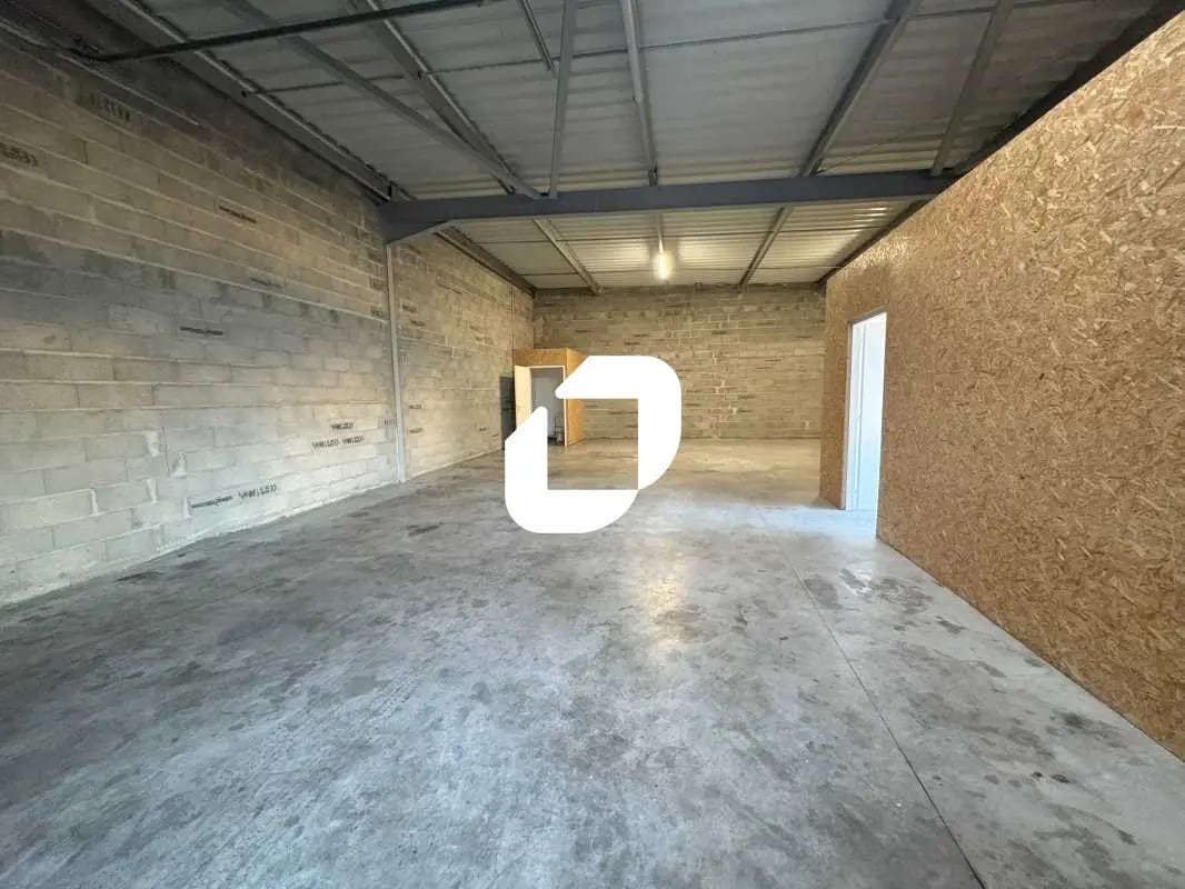 Office in Carbon-Blanc for lease Interior Photo- Image 1 of 7