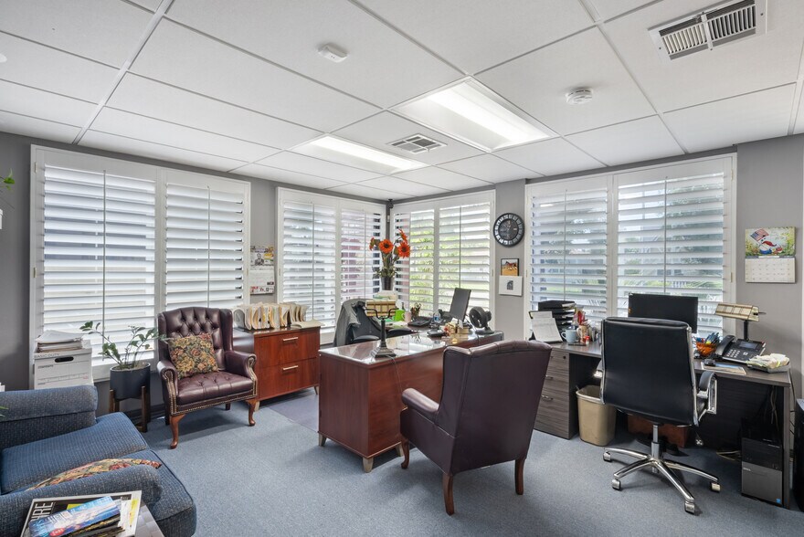 6346 Brockton Ave, Riverside, CA à vendre - Photo intérieure - Image 2 de 12