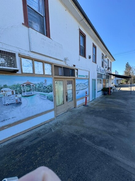 11715 Riverside Ave portfolio of 4 properties for sale on LoopNet.ca - Building Photo - Image 2 of 14