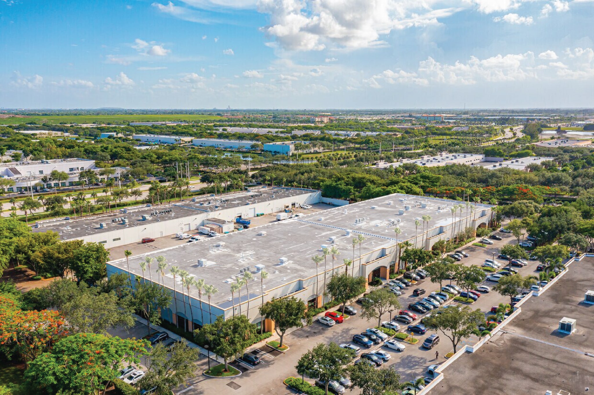 3000-3044 N Commerce Pky, Miramar, FL à louer Photo principale- Image 1 de 24