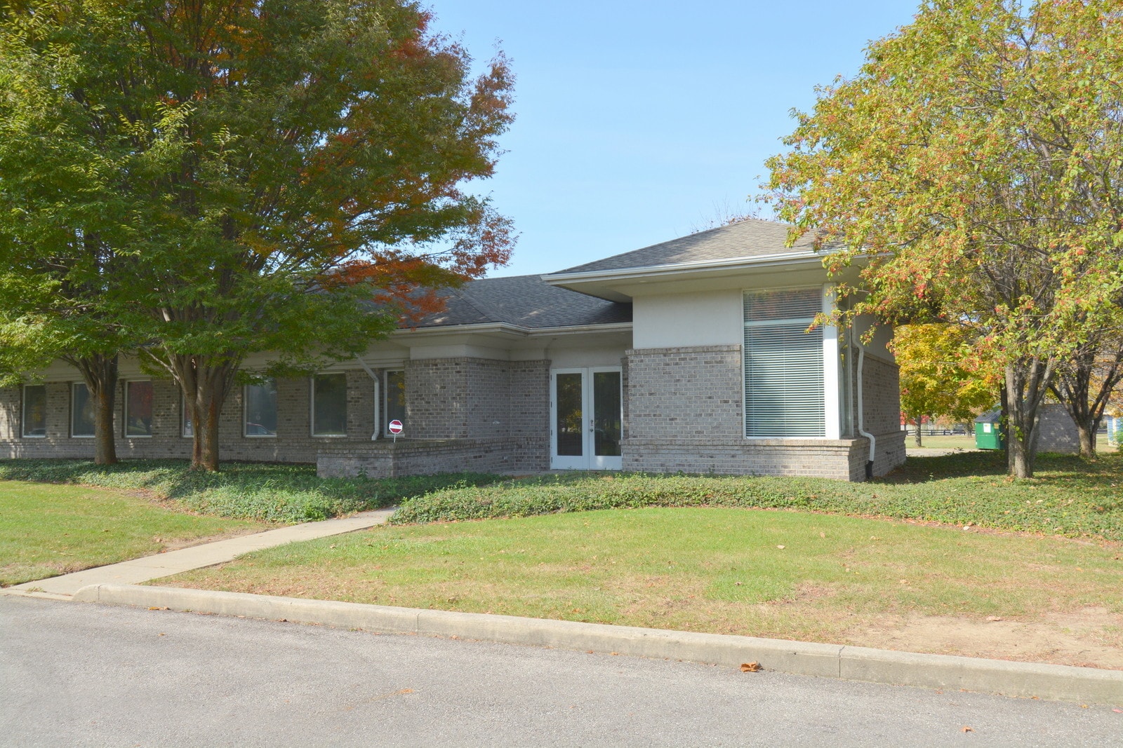 5963 Kentshire Dr, Kettering, OH for lease Primary Photo- Image 1 of 15
