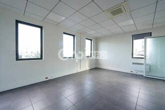Office in Vénissieux for sale Interior Photo- Image 2 of 11