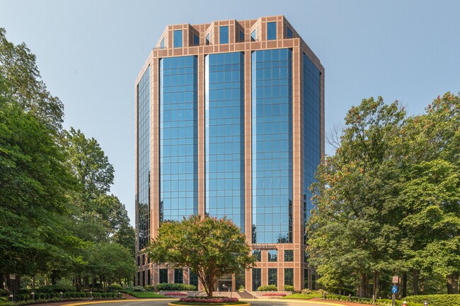 Plus de détails pour 3110 Fairview Park Dr, Falls Church, VA - Bureau à louer
