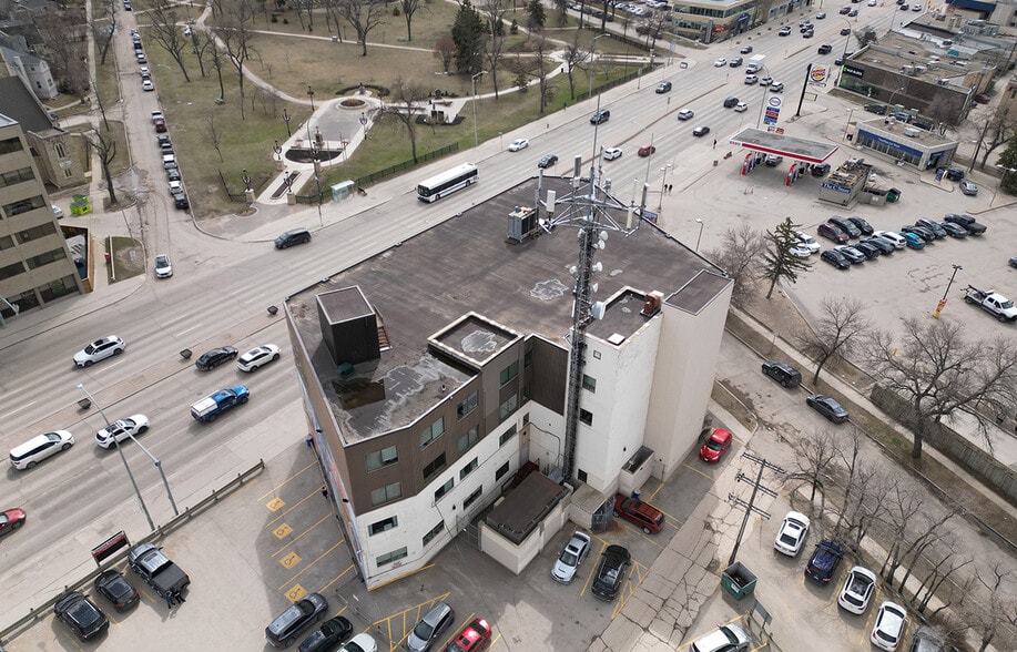 829, 831, 835 Portage Ave, Winnipeg, MB for sale - Building Photo - Image 2 of 16
