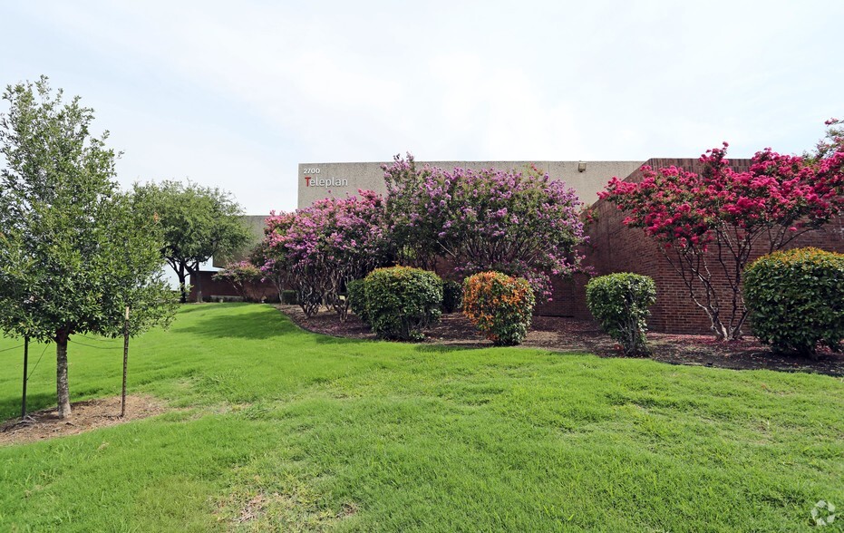 2700 Story Rd W, Irving, TX for lease - Building Photo - Image 1 of 6