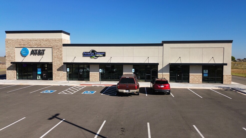 13600 N Piedmont Rd, Piedmont, OK à louer - Photo du bâtiment - Image 3 de 8