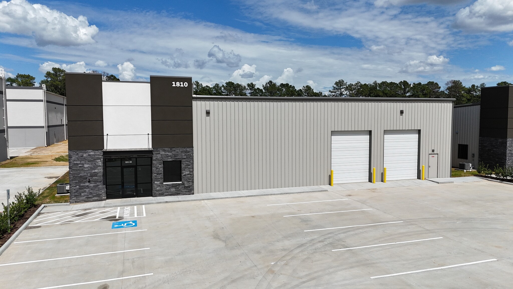 1800 Meadow Edge Ln, Spring, TX for lease Building Photo- Image 1 of 3