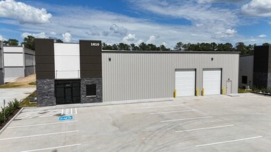 1800 Meadow Edge Ln, Spring, TX for lease Building Photo- Image 1 of 3